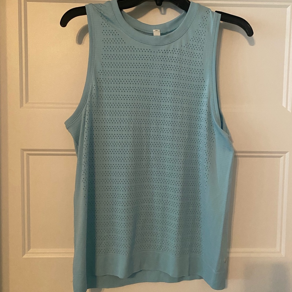 Lululemon size 8 medium with tags